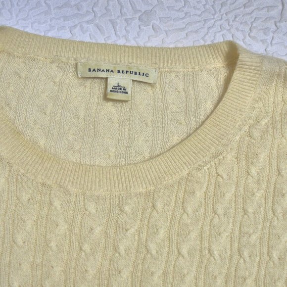 4/$20 Banana Republic Cable Knit Sweater - Picture 5 of 9